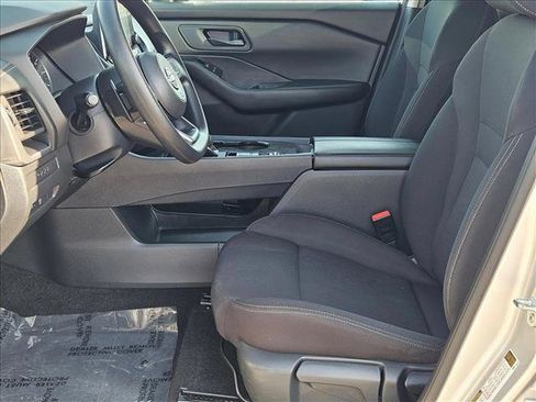 Used 2024 Nissan Rogue S FWD image 15