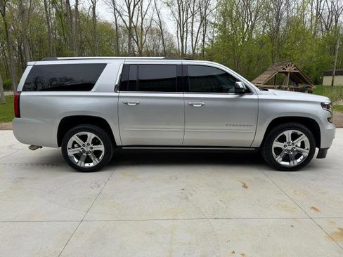 Used 2020 Chevrolet Suburban Premier w/ Premier 6.2L Value Package AWD/4WD image 5