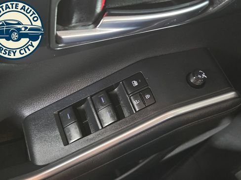 Used 2024 Toyota Highlander XLE AWD/4WD image 25