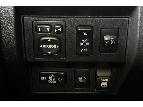 Used 2021 Toyota Tundra Platinum AWD/4WD image 31
