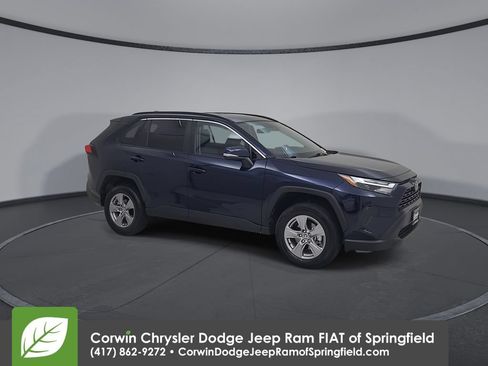 Used 2025 Toyota RAV4 XLE AWD/4WD image 2