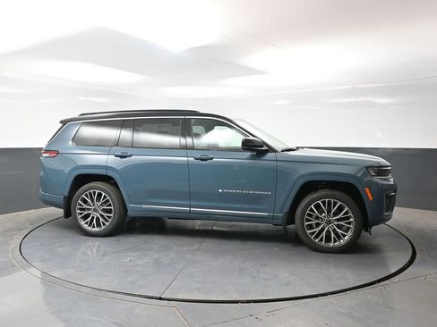 New 2026 Jeep Grand Cherokee L Summit w/ MOPAR Finishing Package AWD/4WD image 2