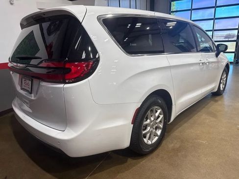 Used 2023 Chrysler Pacifica Touring-L FWD image 63