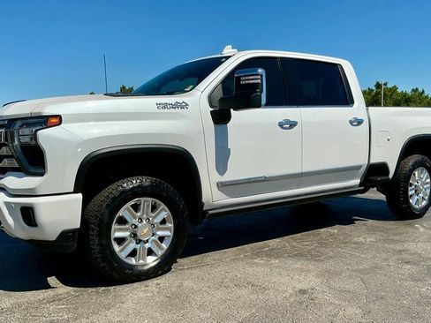 Used 2024 Chevrolet Silverado 2500 High Country w/ Technology Package AWD/4WD image 5