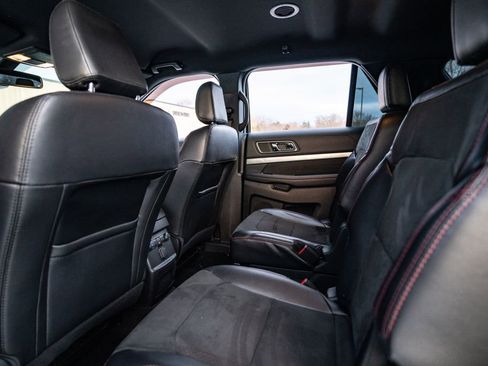 Used 2019 Ford Explorer XLT w/ XLT Sport Appearance Package image 33