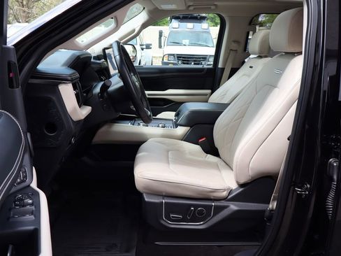 Used 2023 Ford Expedition Platinum AWD/4WD image 22