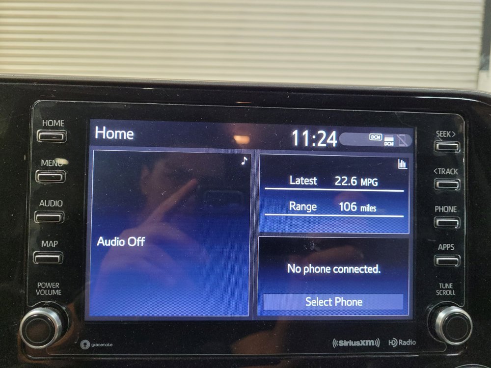 Used 2020 Toyota Highlander LE FWD image 25