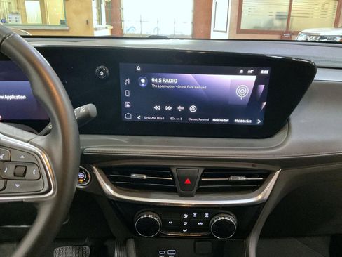 Used 2024 Buick Encore GX Sport Touring AWD/4WD image 13