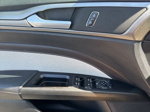 Used 2020 Ford Fusion SE w/ Equipment Group 151A FWD image 11