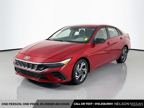 Used 2025 Hyundai Elantra Sport FWD image 1