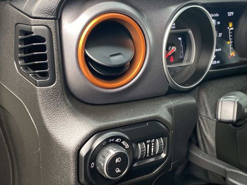 Certified 2021 Jeep Gladiator Mojave image 31