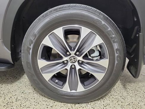 Used 2024 Toyota Highlander XLE AWD/4WD image 8