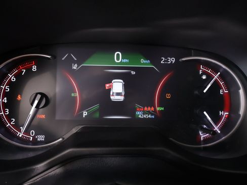 Used 2025 Toyota RAV4 XLE FWD image 4