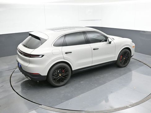 Used 2024 Porsche Cayenne S image 46