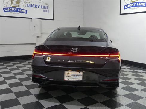 Used 2021 Hyundai Elantra SEL w/ Convenience + Premium Package FWD image 8