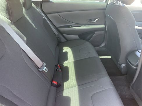 Used 2023 Hyundai Elantra SE FWD image 12