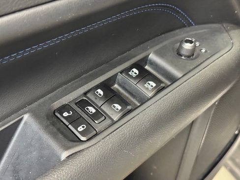 Used 2025 Jeep Compass Latitude w/ Altitude Special Edition AWD/4WD image 9
