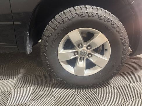 Certified 2018 RAM 1500 Express image 46