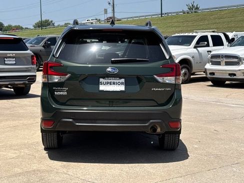 Used 2024 Subaru Forester Premium AWD/4WD image 4