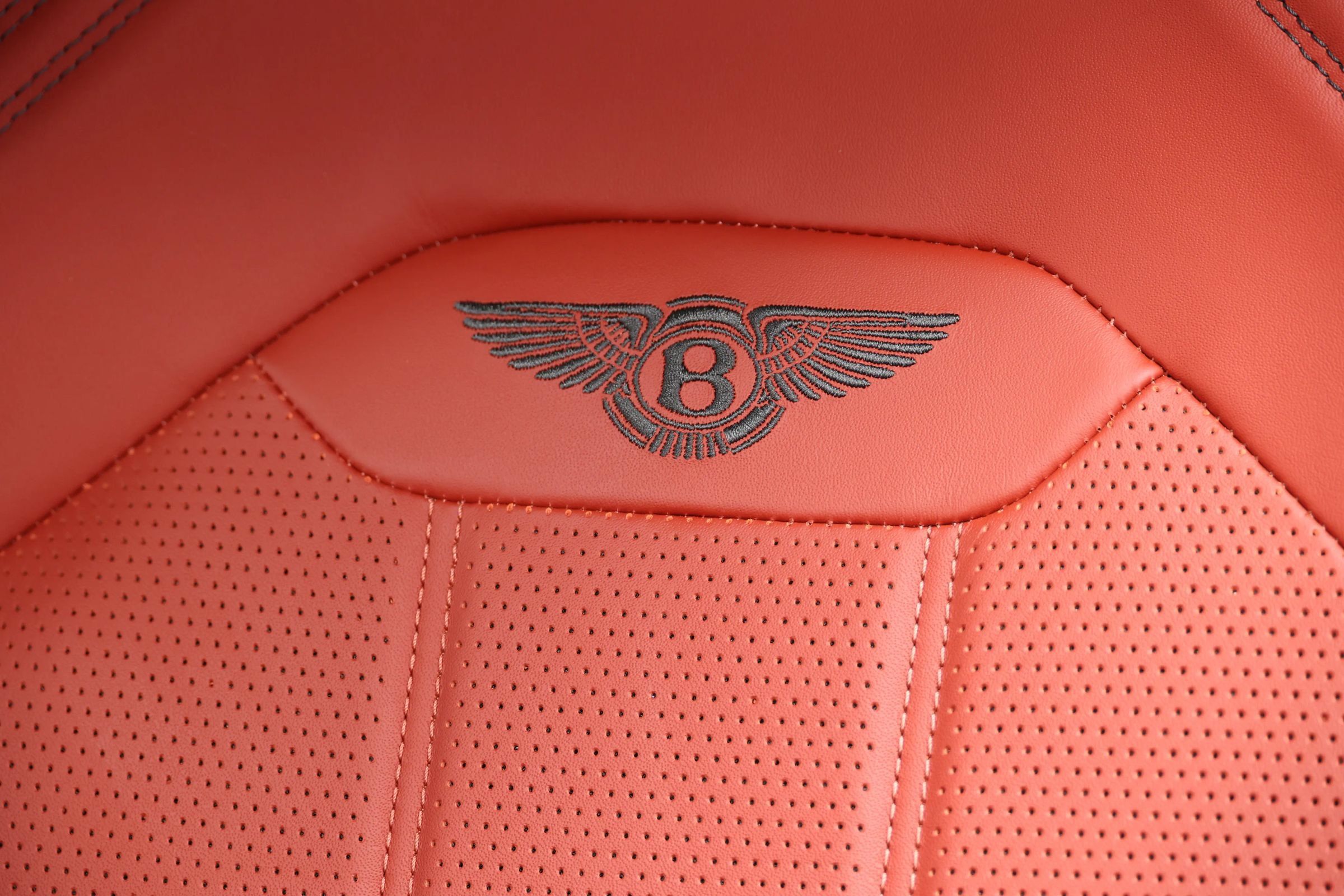 Used 2022 Bentley Bentayga AWD/4WD image 64