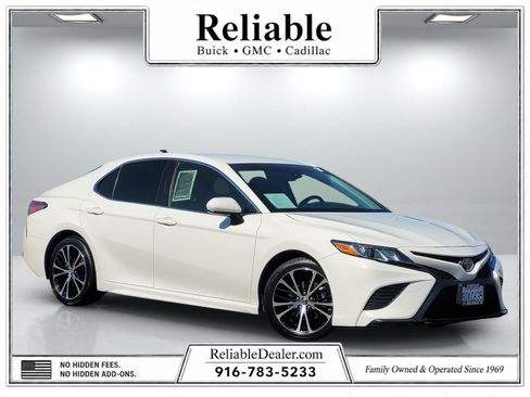 Used 2018 Toyota Camry SE FWD image 1