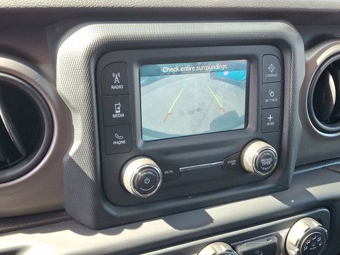 Used 2018 Jeep Wrangler Sport image 17