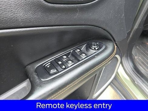 Used 2018 Jeep Compass Limited w/ Navigation Group AWD/4WD image 18