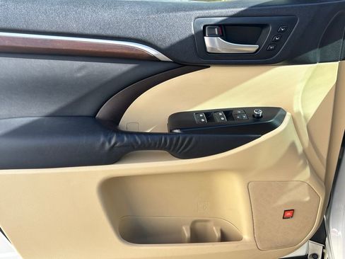 Used 2015 Toyota Highlander Limited image 6