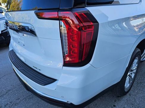 Used 2023 GMC Yukon XL SLT w/ SLT Luxury Package image 13