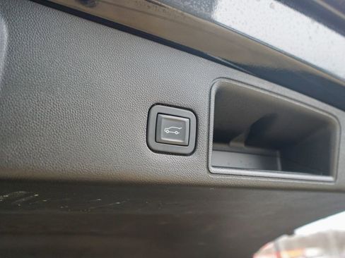 Used 2018 GMC Terrain Denali w/ Advanced Safety Package image 36