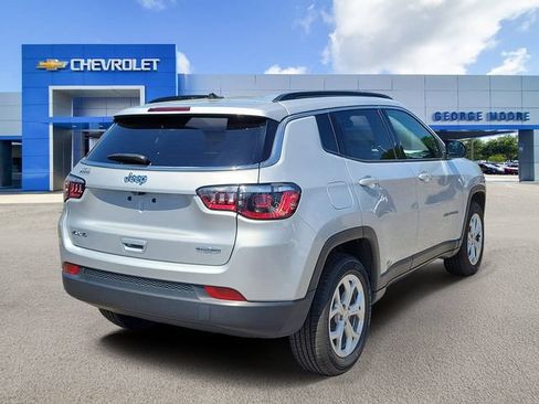 Used 2024 Jeep Compass Latitude AWD/4WD image 4