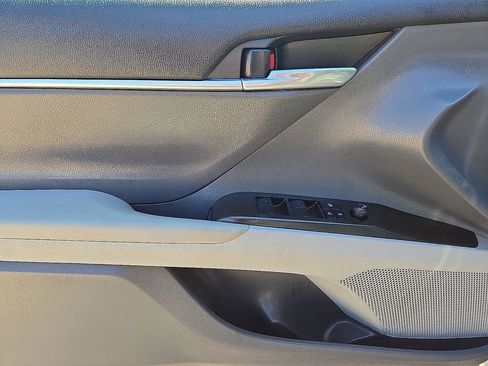 Used 2024 Toyota Camry SE w/ Convenience Package image 18