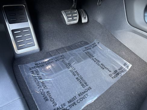 Certified 2025 Volkswagen Atlas Peak Edition SE image 18