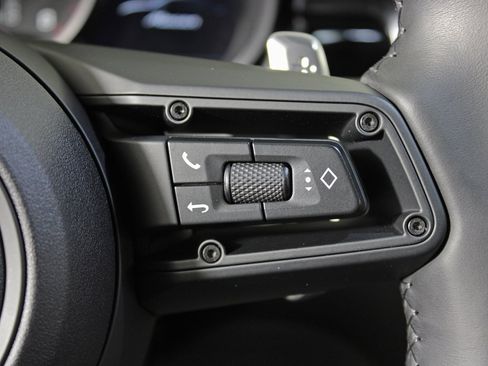 Used 2024 Porsche Macan w/ Premium Plus Package image 25