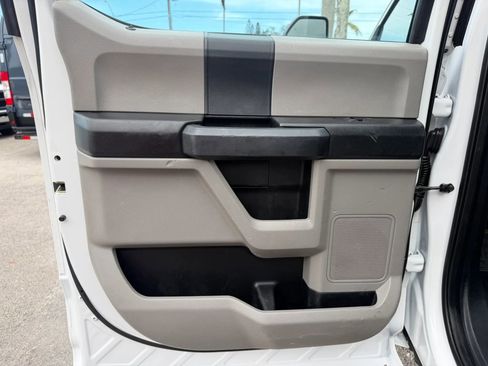 Used 2017 Ford F550 4x4 Crew Cab Super Duty image 9