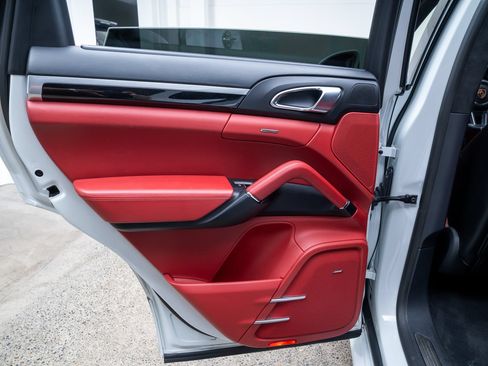 Used 2018 Porsche Cayenne GTS AWD/4WD image 19