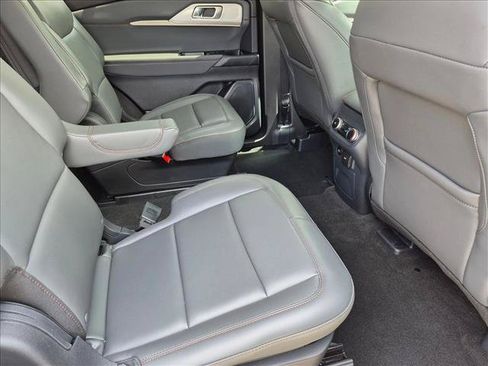 Used 2025 Ford Explorer Active w/ Active Comfort Package RWD image 20
