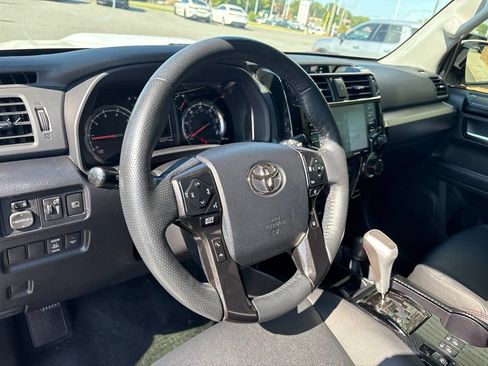 Used 2024 Toyota 4Runner TRD Off-Road Premium w/ Moonroof Package AWD/4WD image 4