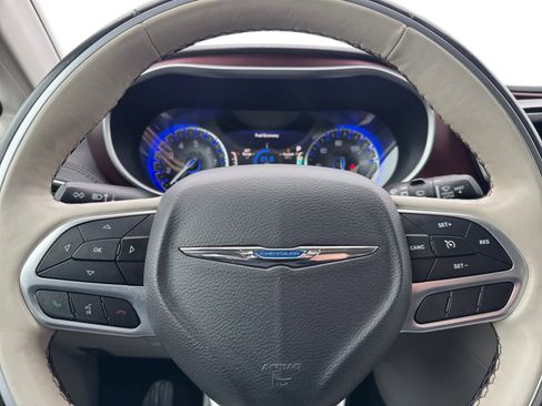 Used 2019 Chrysler Pacifica Limited image 20