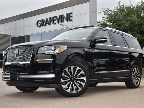 Certified 2023 Lincoln Navigator Reserve AWD/4WD image 2