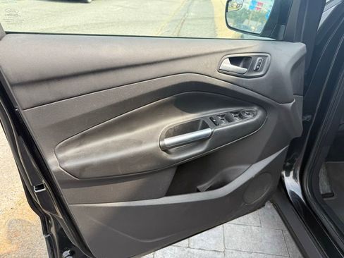 Used 2015 Ford Escape SE FWD image 9