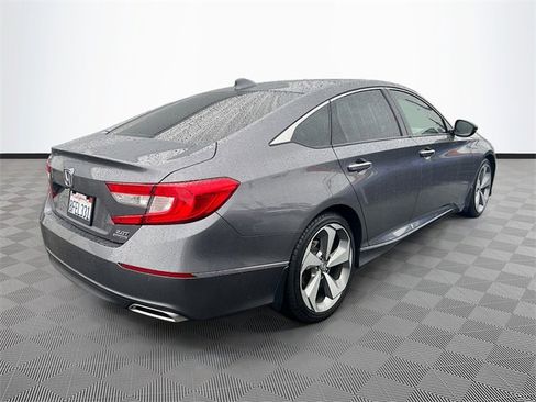Used 2018 Honda Accord Touring image 7