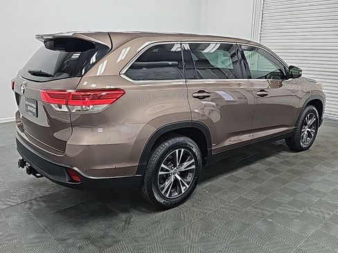 Used 2019 Toyota Highlander LE image 9
