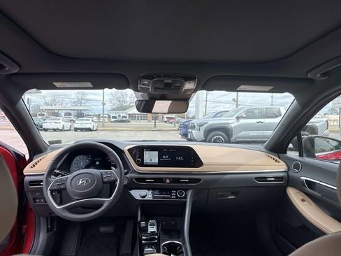 Used 2021 Hyundai Sonata Limited w/ Preferred Accessory Package image 15