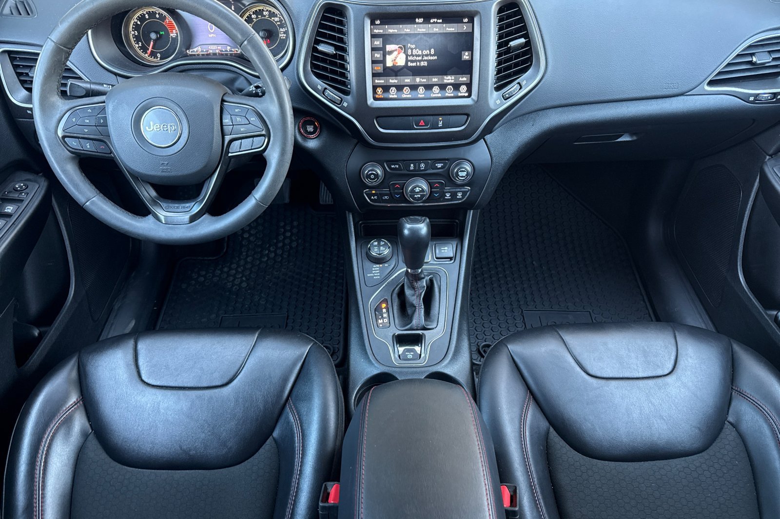 Used 2022 Jeep Cherokee Trailhawk w/ Comfort/Convenience Group AWD/4WD image 14