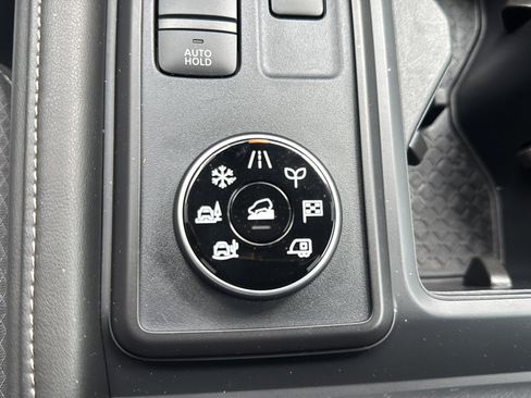 Used 2024 Nissan Pathfinder S AWD/4WD image 38