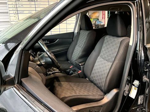 Used 2019 Nissan Rogue Sport SV w/ Technology Package FWD image 8