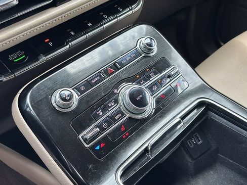 Used 2021 Lincoln Nautilus AWD image 20