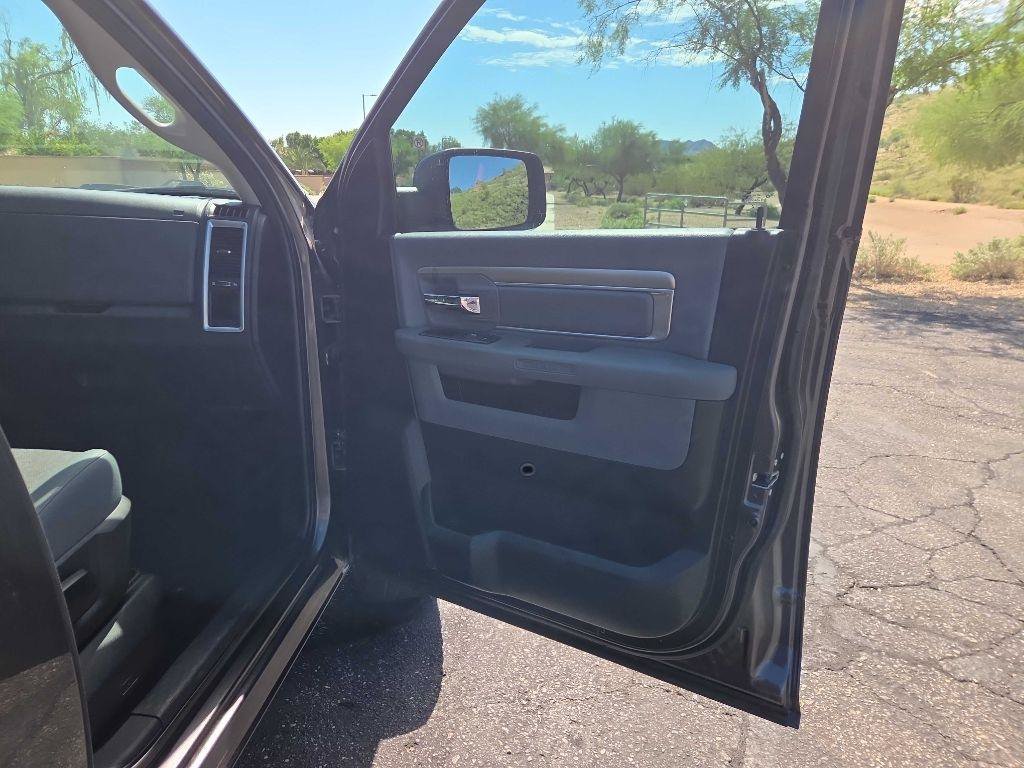 Used 2019 RAM 1500 Classic SLT w/ Luxury Group RWD image 24