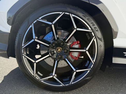 Used 2023 Lamborghini Urus Performante image 23